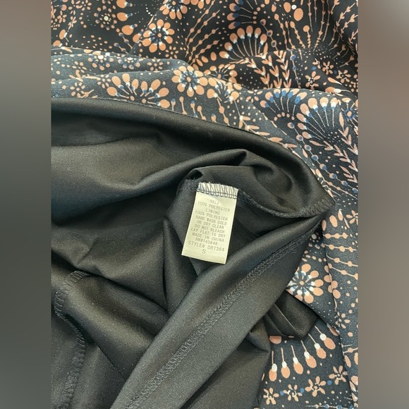 Everly Black and Orange Floral Cold Shoulder Dress Small - Picture 11 of 11